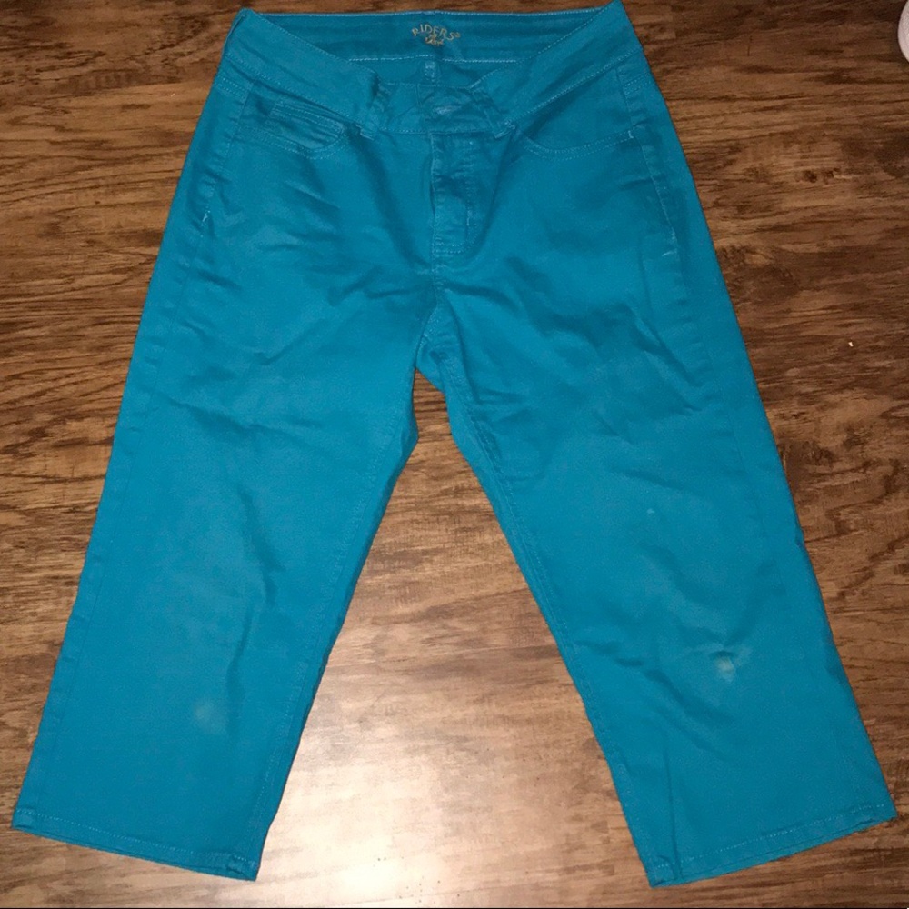 The pants go below  your knees .